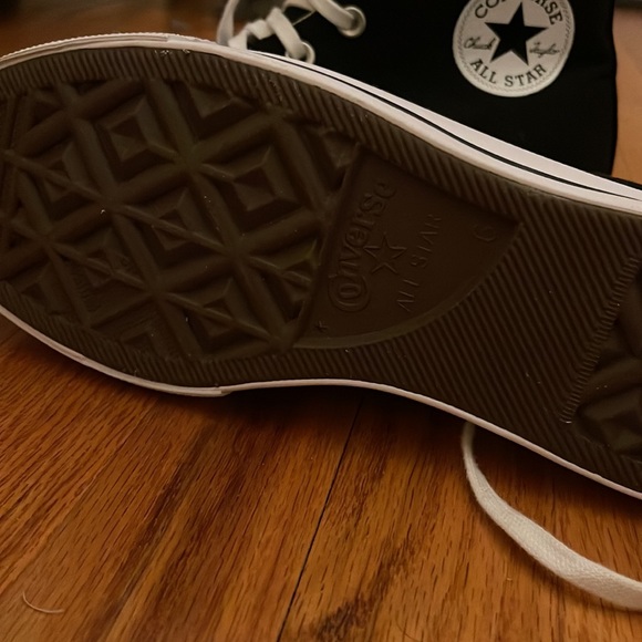 Platform Converse Brand New Never Worn - Picture 4 of 4